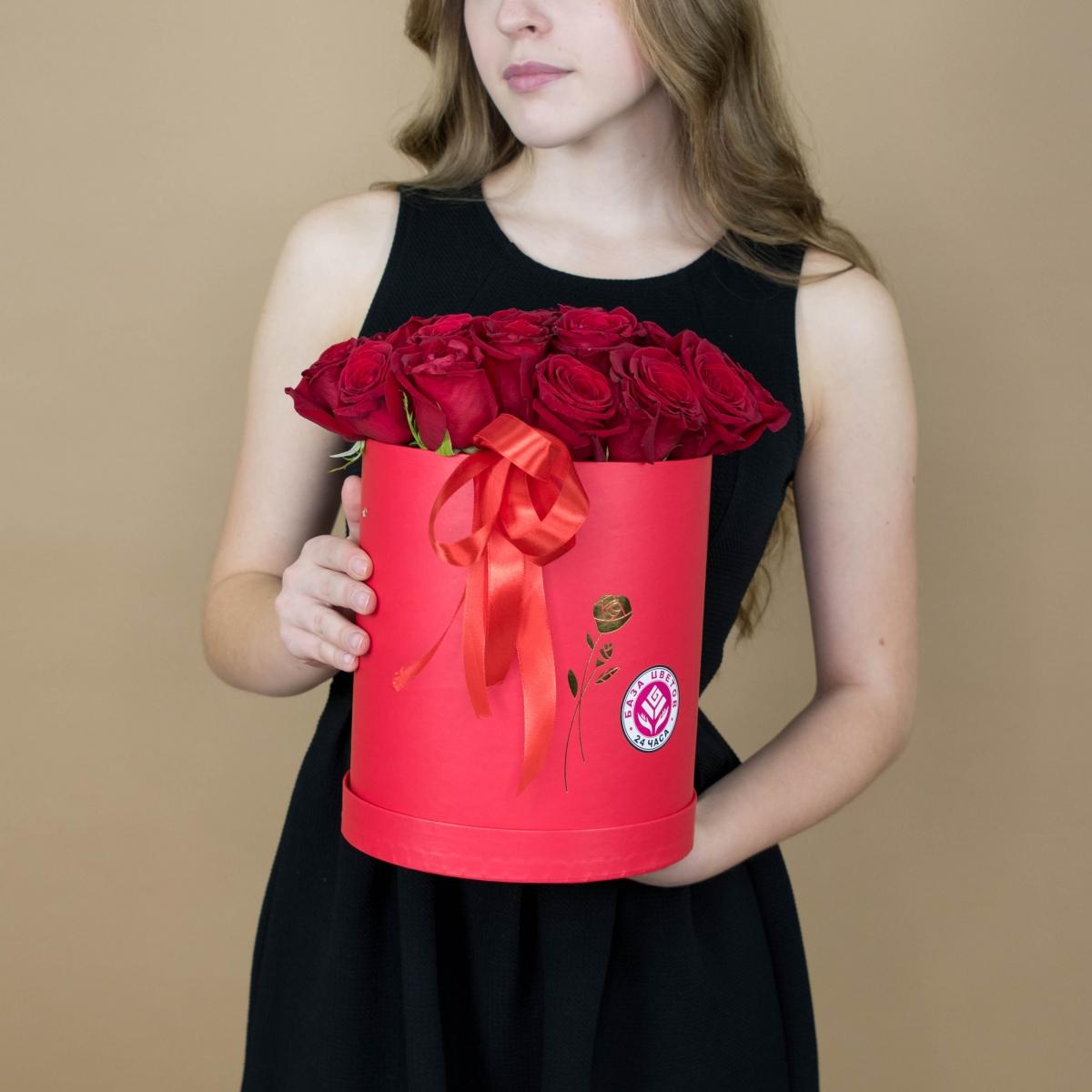 Розы красные в шляпной коробке Артикул   2171