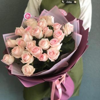 Бело-розовые розы 60 см (Россия) артикул: 339678
